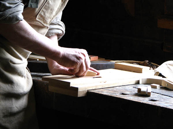 Nuestra <strong>carpinterÃ­a de madera en  Villena</strong> es una empresa de <strong>herencia familiar</strong>, por lo que  contamos con gran <strong>experiencia </strong>en la profesiÃ³n.